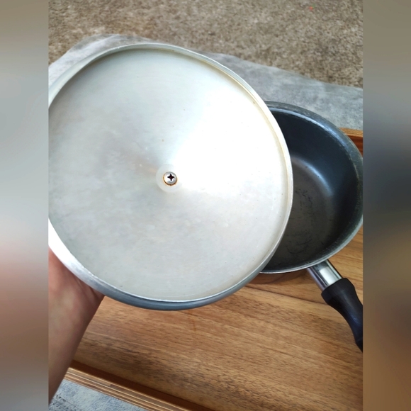 Vintage MCM Regal Ware Inc striped wooden handled 2 and 5 qt pots with lids - Picture 11 of 15